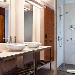 Savvy Suite 1 Bedroom Executive Suite 1 King & Sofa Bed