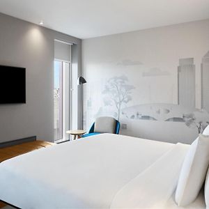 Urban Room Guest room 1 King High Floor